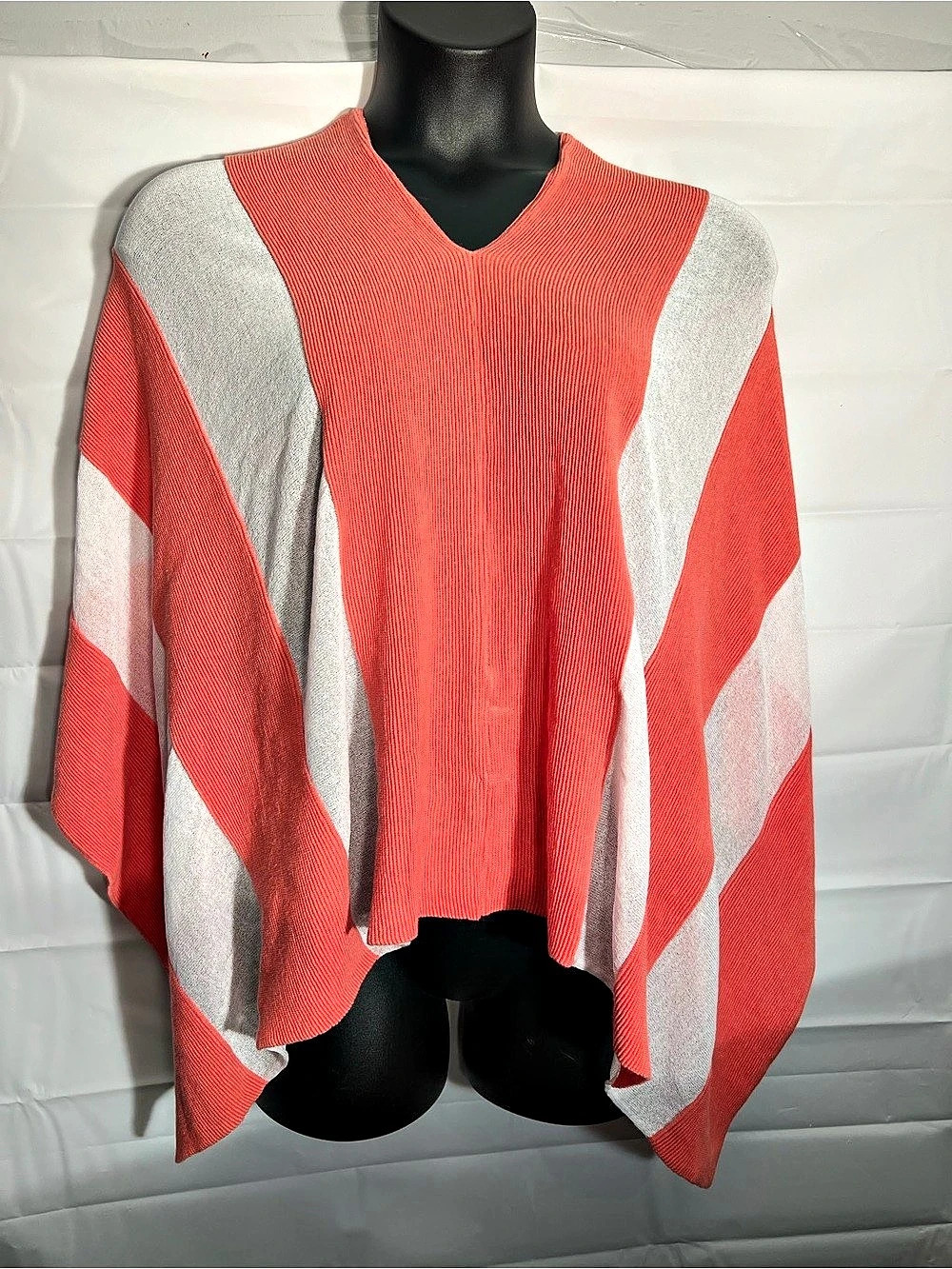 Neiman Marcus Women’s Colorblock Knit Poncho Sweater Coral Gray White Oversized